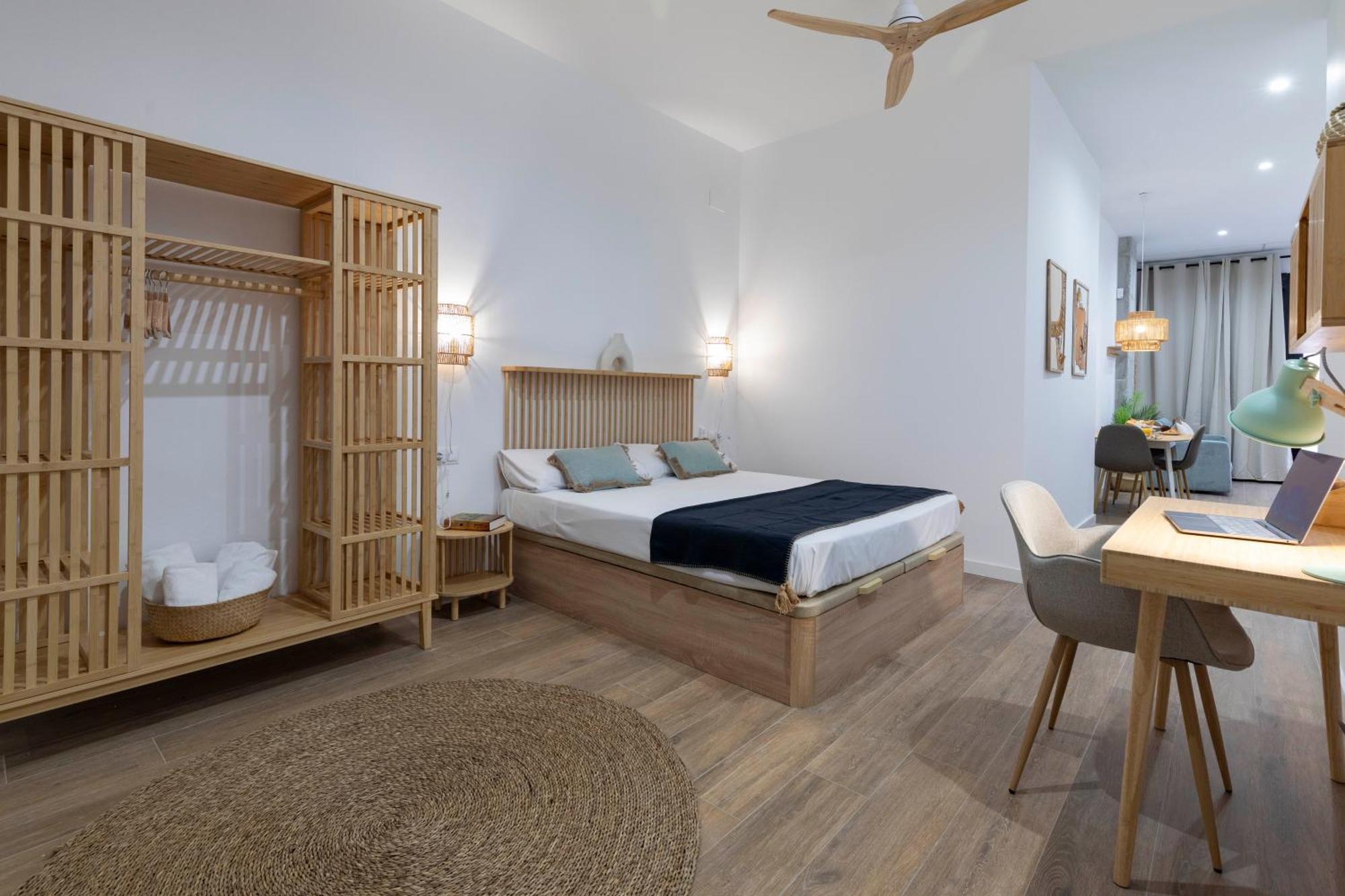 Travel Habitat Mediterranean Suites Valencia Exteriör bild