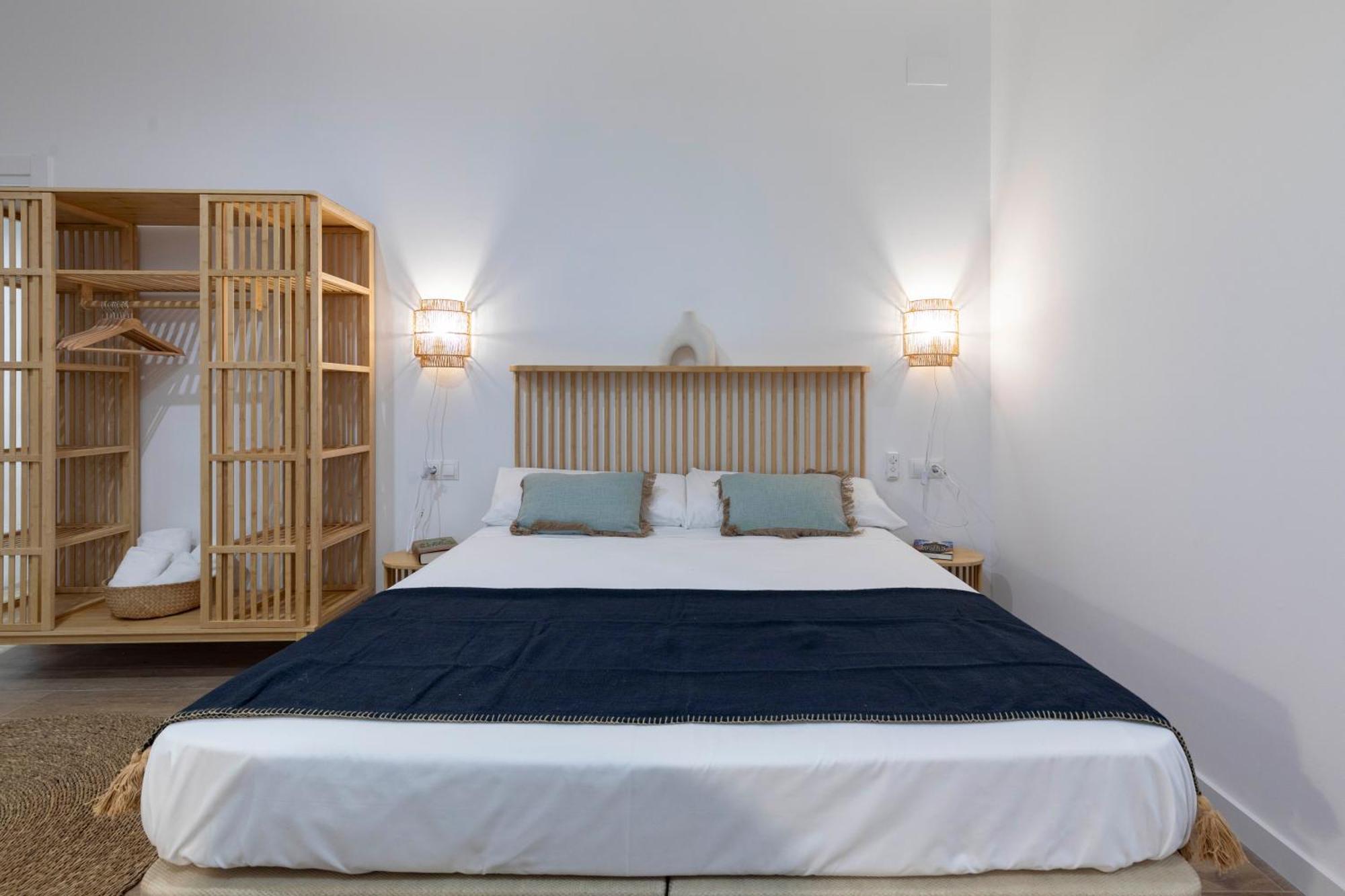 Travel Habitat Mediterranean Suites Valencia Exteriör bild
