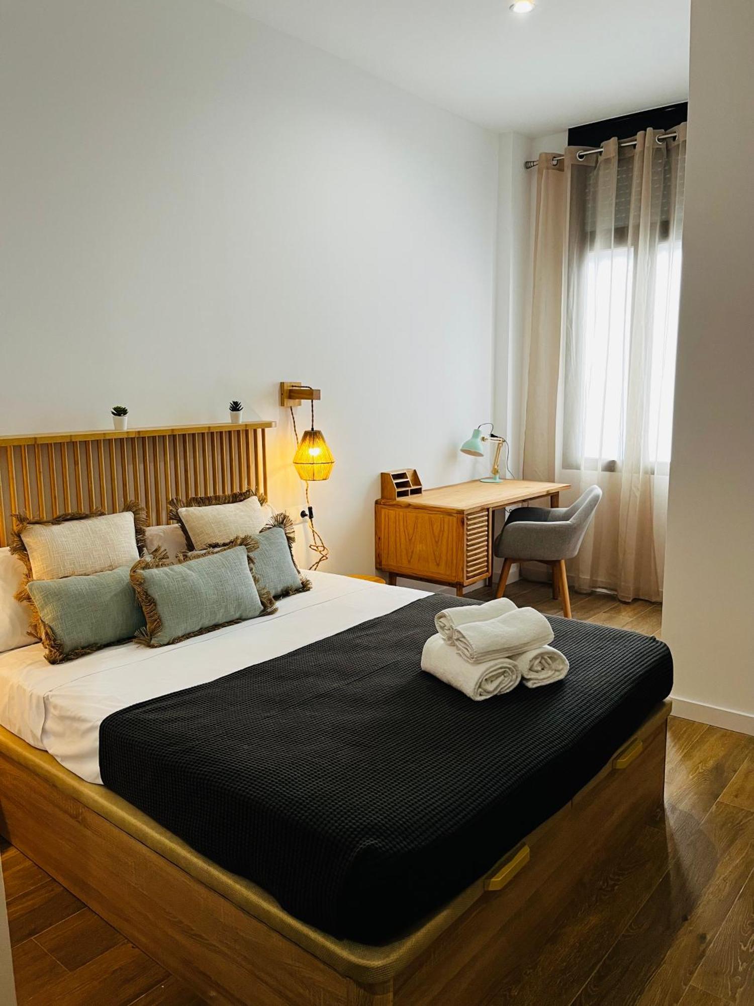 Travel Habitat Mediterranean Suites Valencia Exteriör bild
