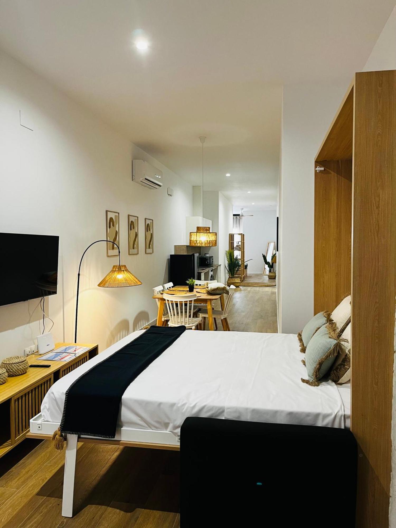 Travel Habitat Mediterranean Suites Valencia Exteriör bild