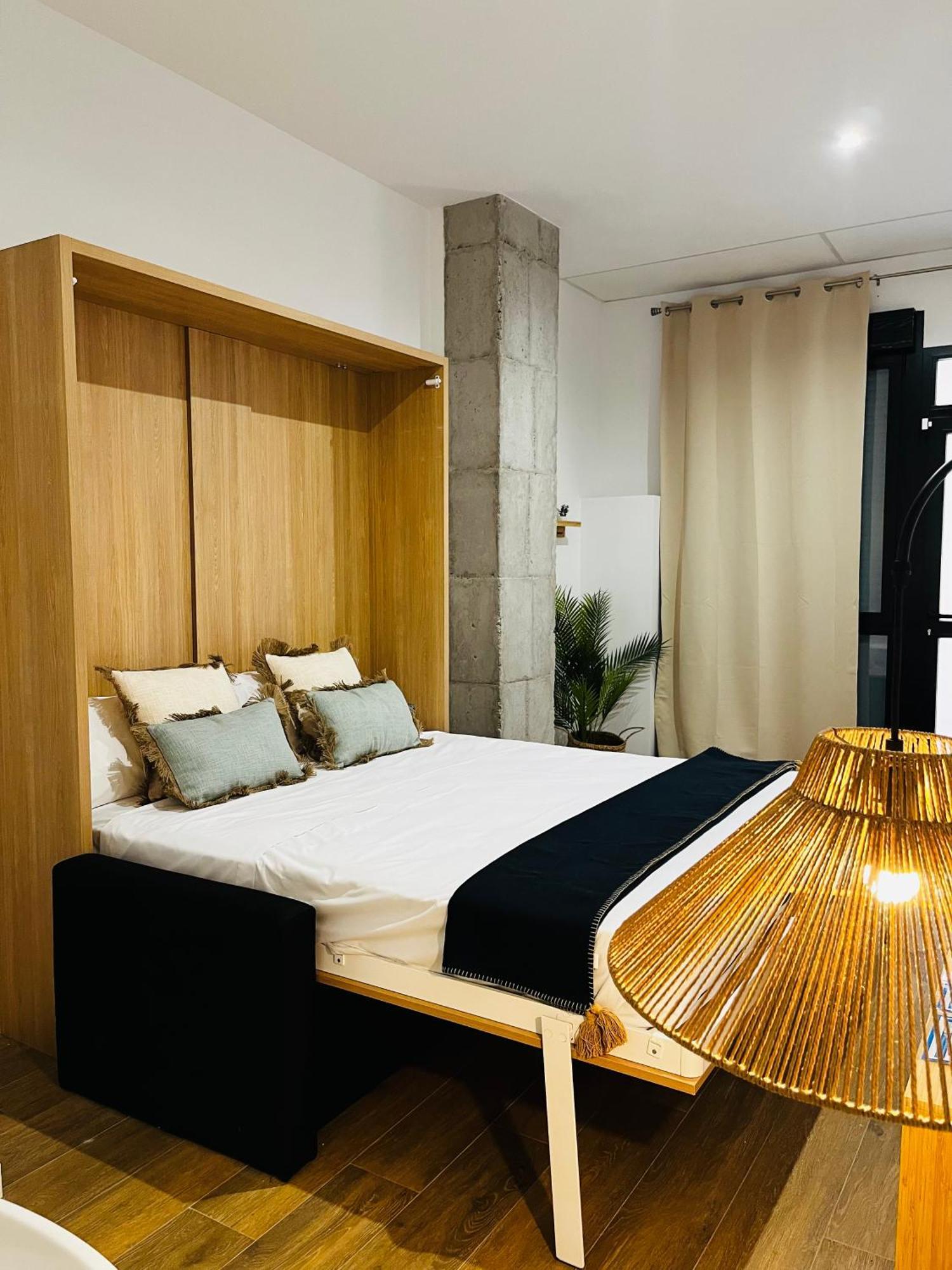 Travel Habitat Mediterranean Suites Valencia Exteriör bild