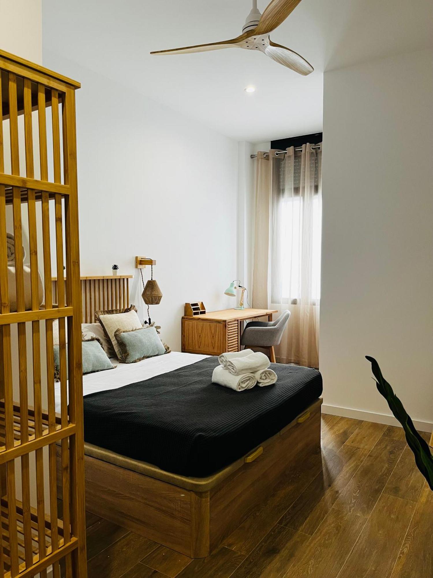 Travel Habitat Mediterranean Suites Valencia Exteriör bild