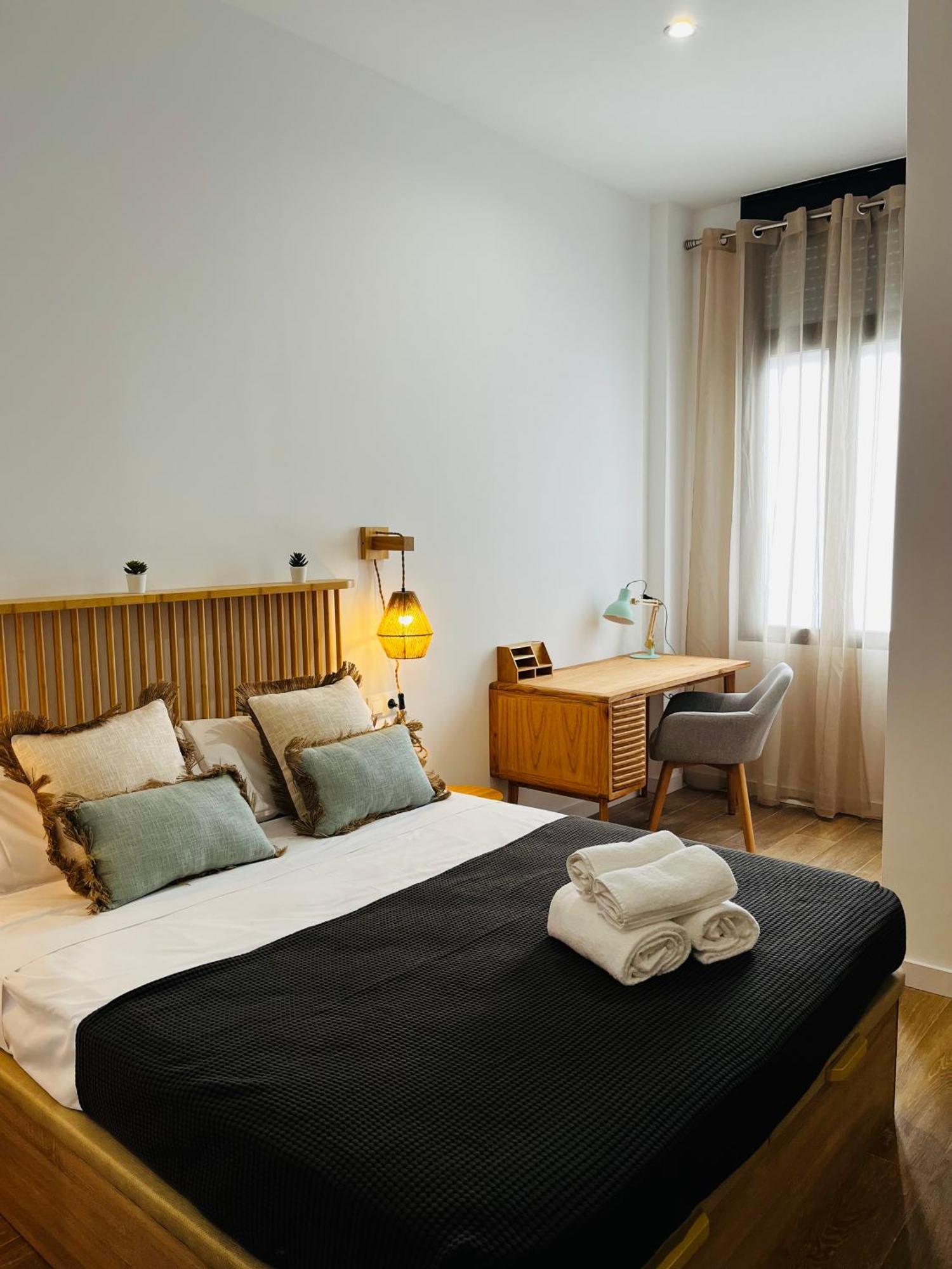 Travel Habitat Mediterranean Suites Valencia Exteriör bild