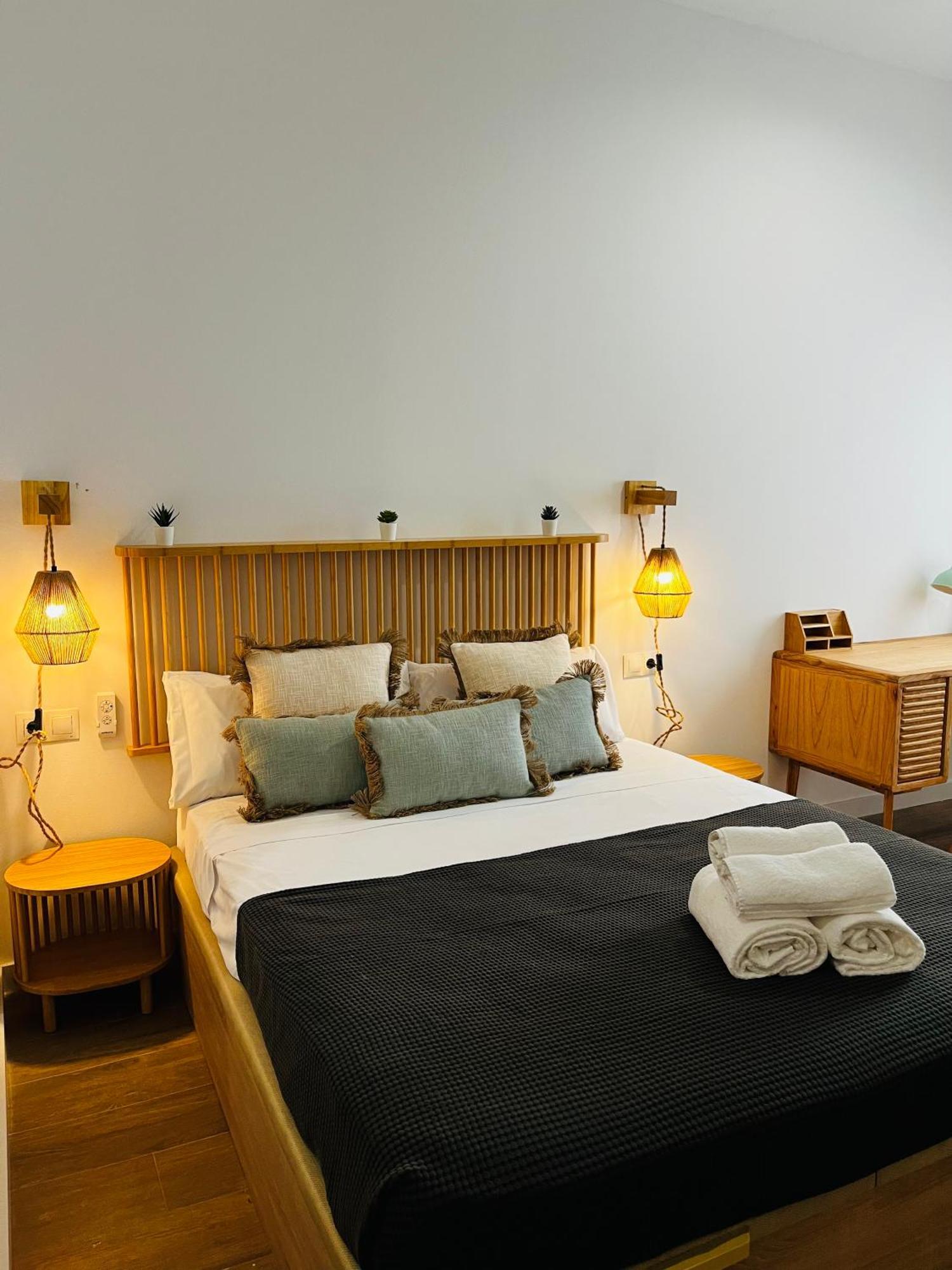 Travel Habitat Mediterranean Suites Valencia Exteriör bild