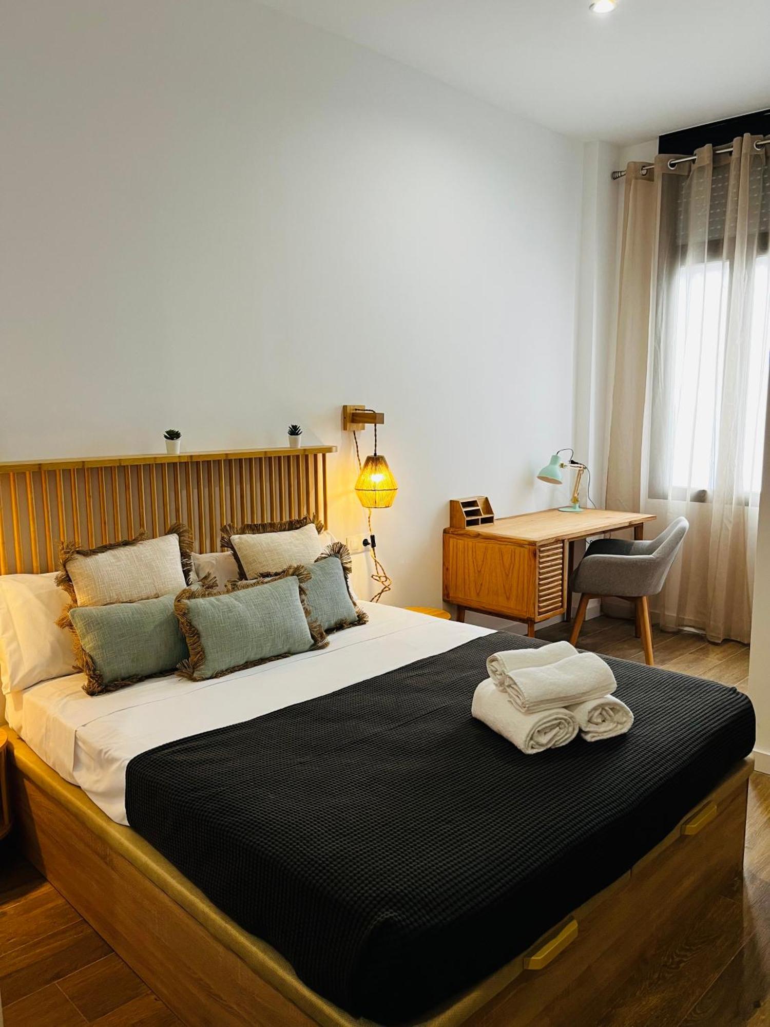 Travel Habitat Mediterranean Suites Valencia Exteriör bild
