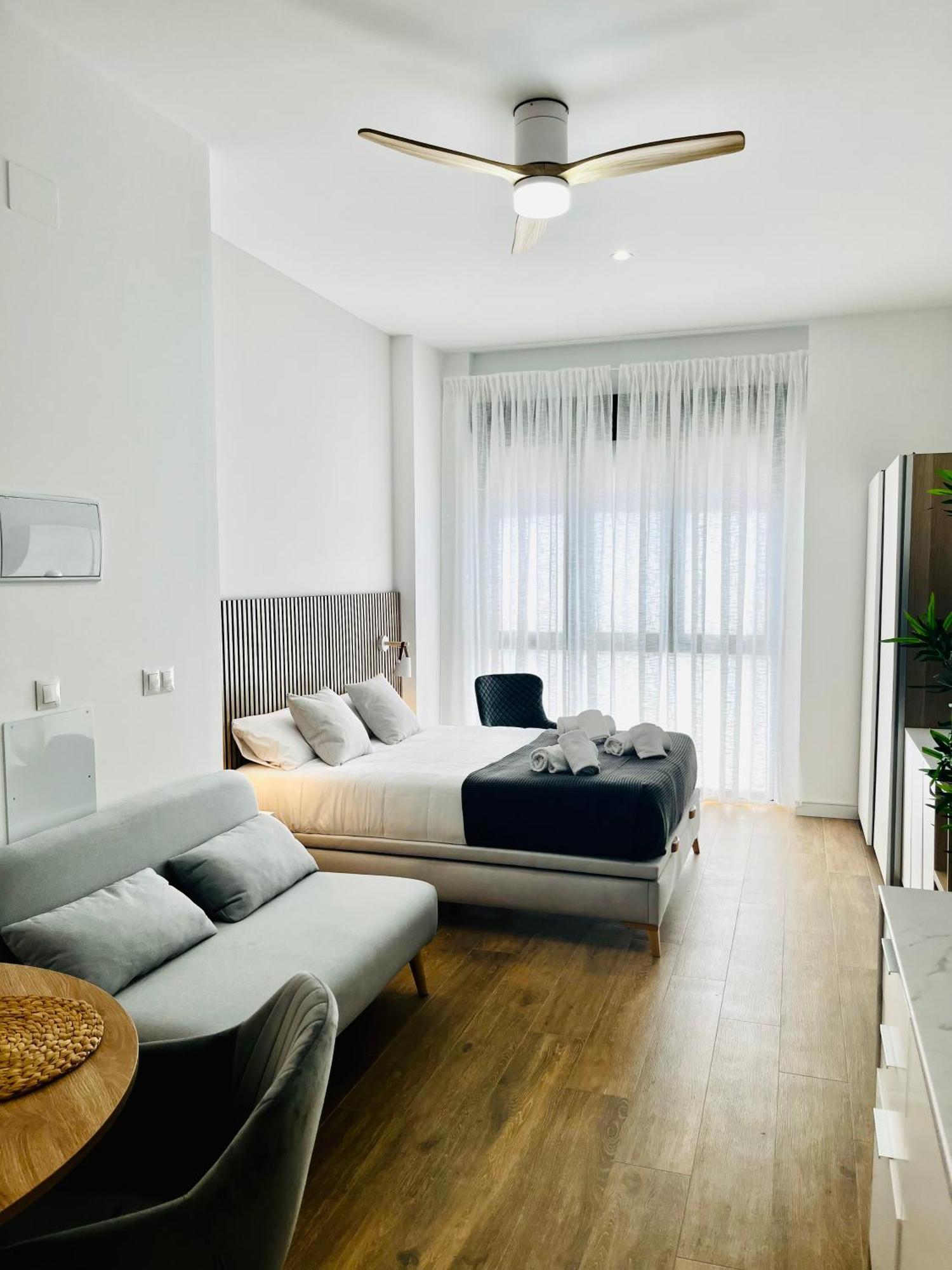 Travel Habitat Mediterranean Suites Valencia Exteriör bild